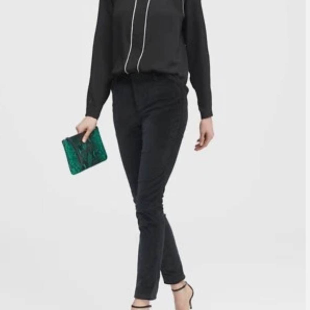 Banana Republic Black‎ And Cream Long Sleeved Blouse